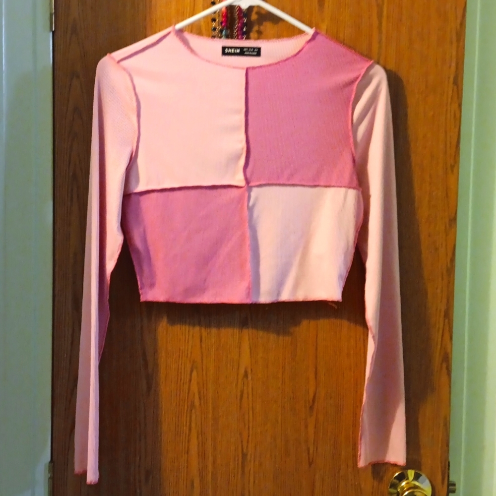 Cute pink top!